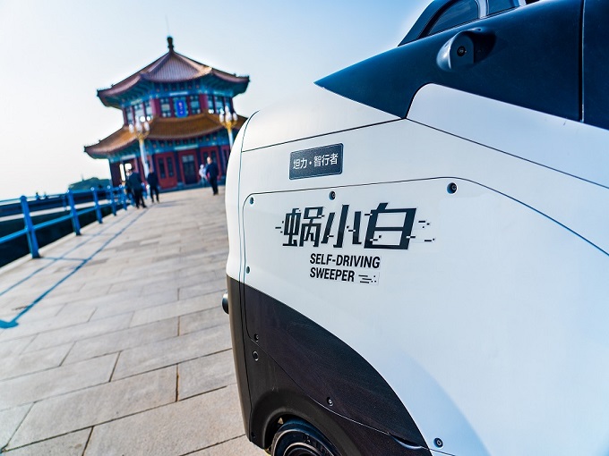 商用無(wú)人駕駛掃地機(jī)助力疫情防控