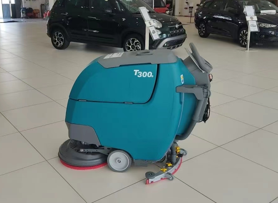 大商場清潔，還在使用人工？現(xiàn)在都用洗地機(jī)啦