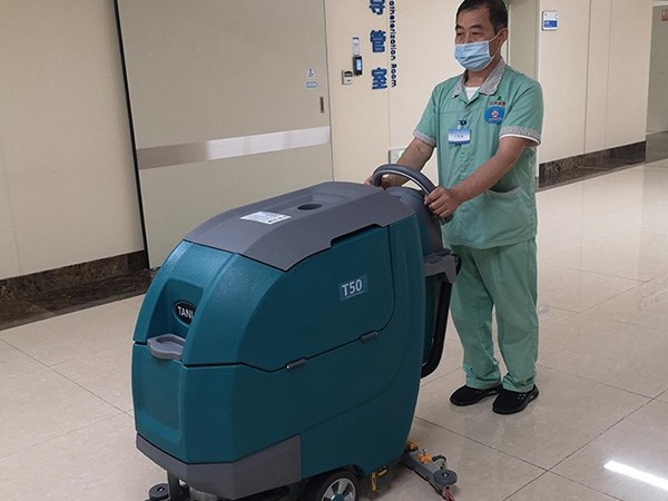 坦力工業(yè)洗地機：山東工業(yè)清潔后盾