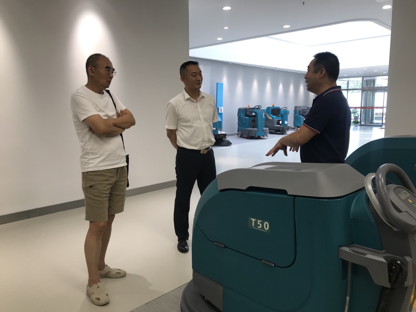 一款好的工廠洗地機(jī)，讓您的勞動力更高效