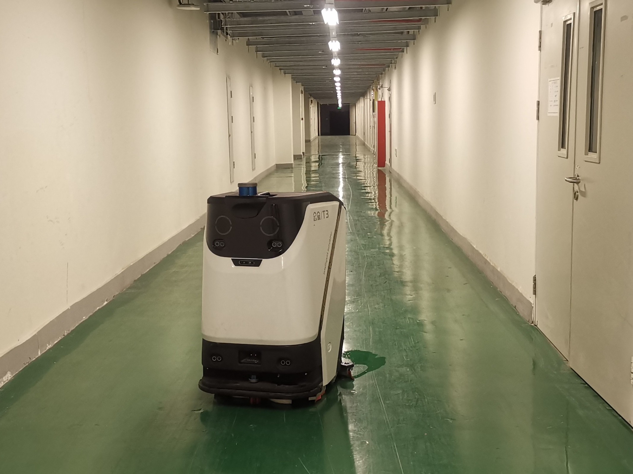 浙江某科技館名氣打響了！近期好評(píng)率提高了80%原來(lái)竟是引入坦力智能洗地機(jī)器人