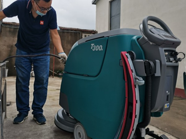 工業(yè)洗地機(jī)和商業(yè)洗地機(jī)有什么不同？