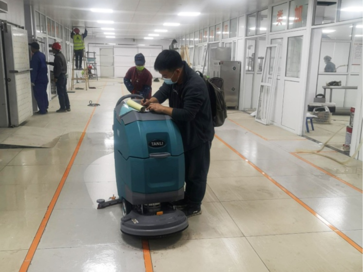 工廠食堂選購(gòu)洗地機(jī)看準(zhǔn)這幾點(diǎn)，包你滿意