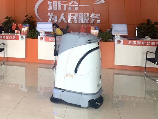 這臺工業(yè)用自動掃地機器人成清潔大贏家，一棟樓都被它 “征服”