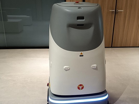 6 星級(jí)酒店靠啥 “吸睛”？坦力無(wú)人掃地機(jī)器人放大招