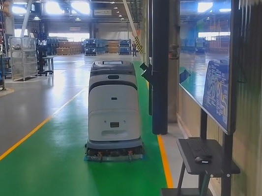 坦力工廠洗地機(jī)器人：80kg 重壓之下，讓環(huán)氧地坪 “逆生長(zhǎng)”