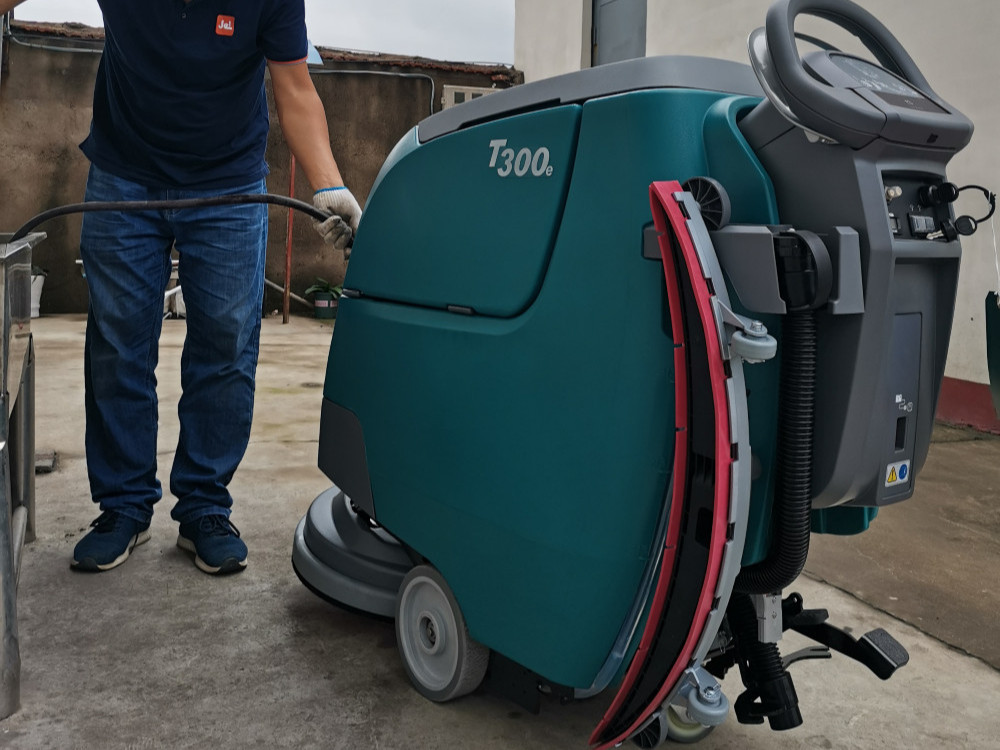 工廠車間洗地機(jī)的保養(yǎng)手冊(cè)看這里！