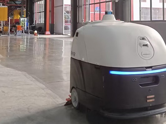 坦力工業(yè)用洗地機(jī)器人：我能與AGV互聯(lián)，解決企業(yè)清潔難題