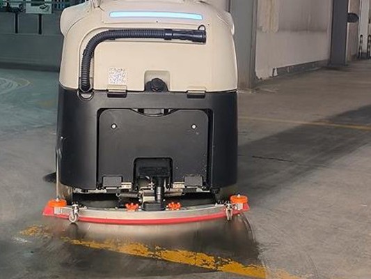 當 AGV 遇上坦力工業(yè)清潔機器人：一場無縫對接的工業(yè)協(xié)作