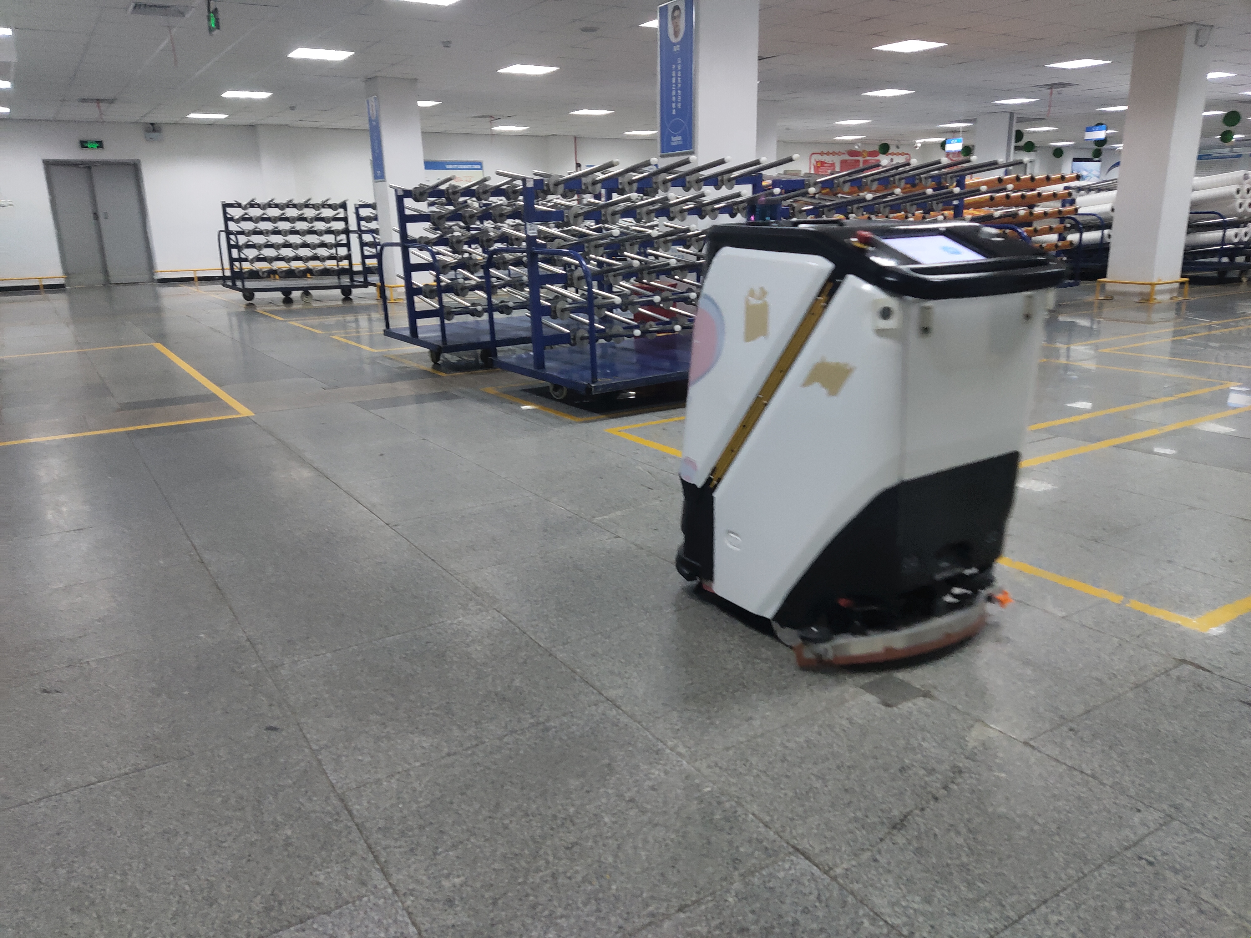 汽車(chē)制造工廠(chǎng)的清潔 “頑疾”坦力工業(yè)洗地機(jī)器人來(lái)解決