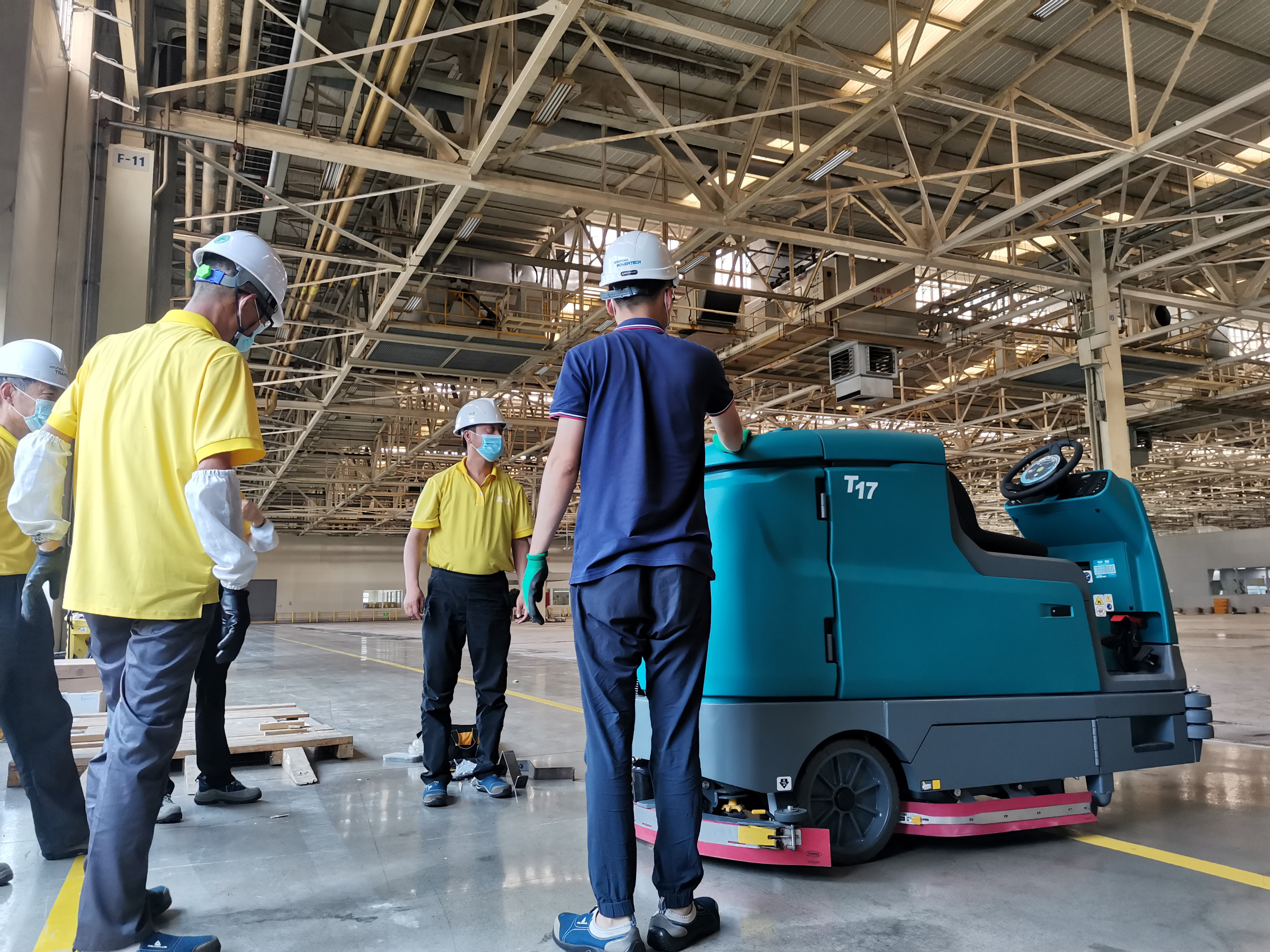 駕駛式洗地機使用方便嗎？